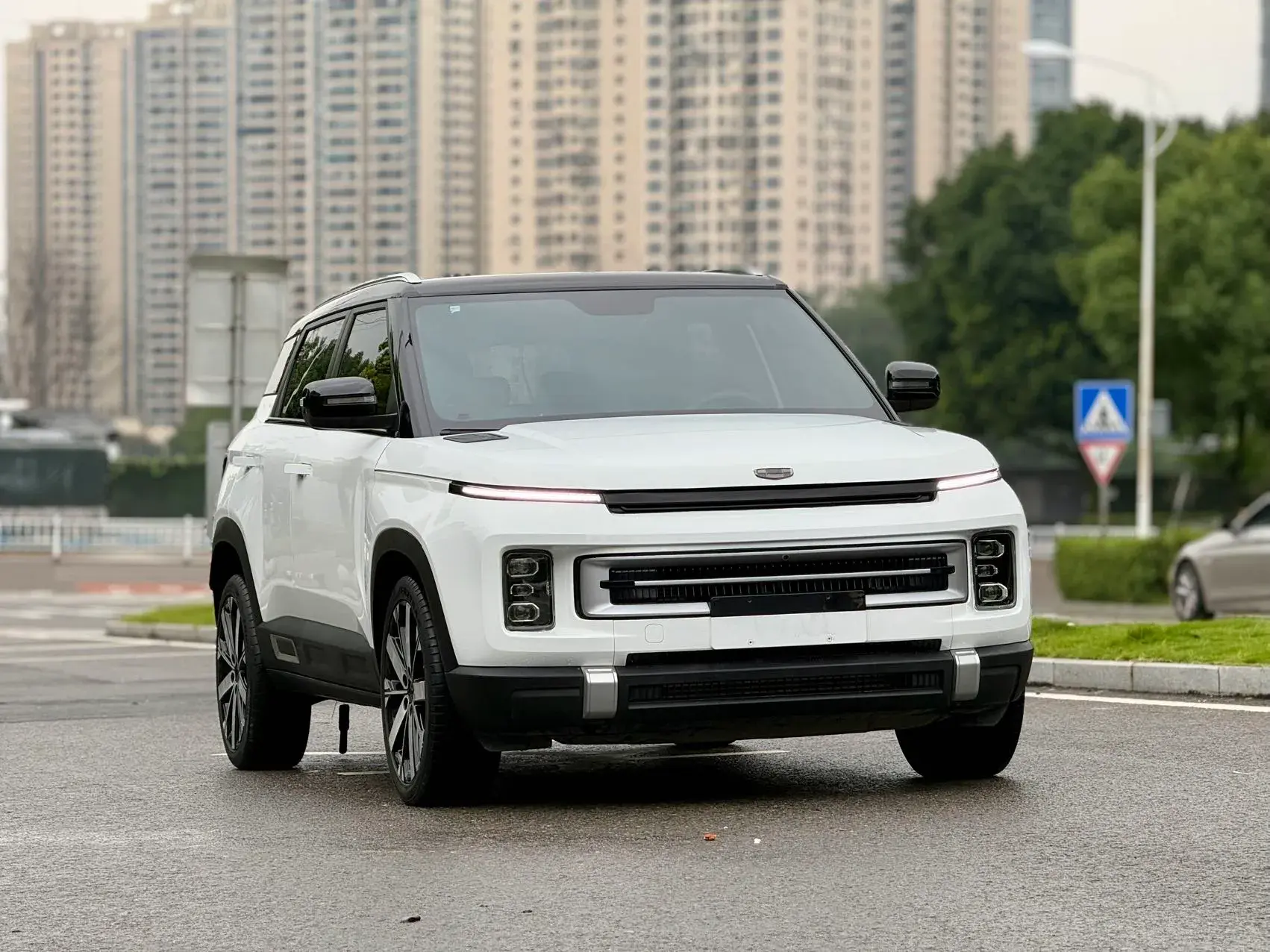 2023 GEELY ICON thumbnail 2