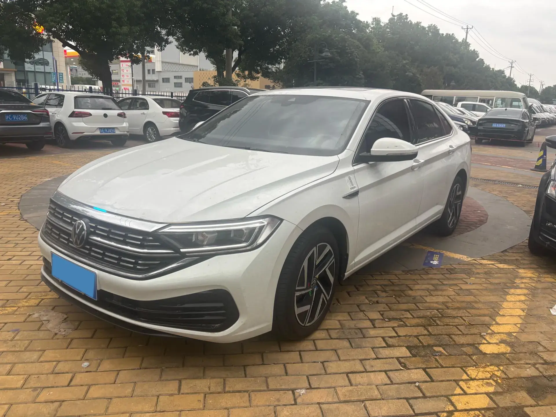 2023 VOLKSWAGEN SAGITAR view 1