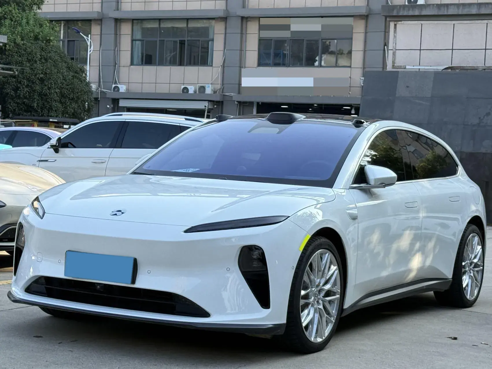 2023 NIO ET5T view 1