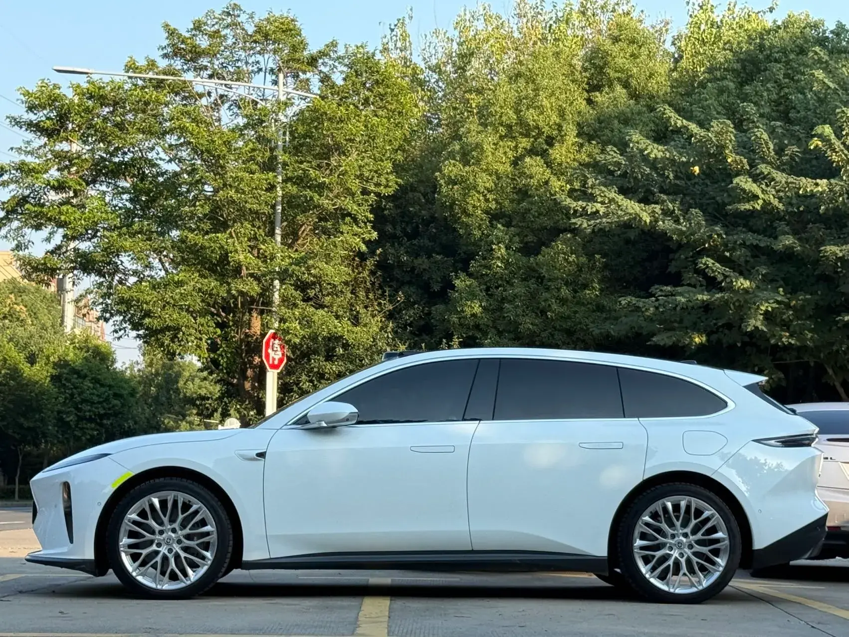 2023 NIO ET5T thumbnail 3