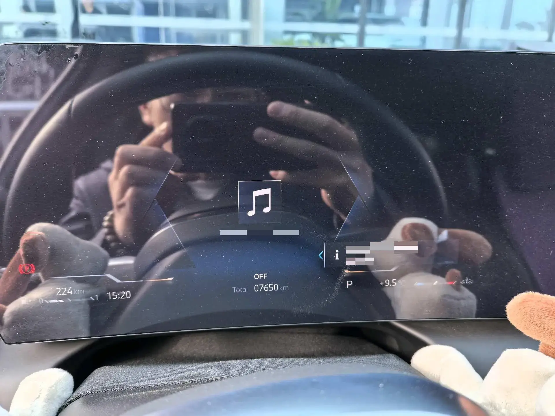 2025 BMW 2 thumbnail 4