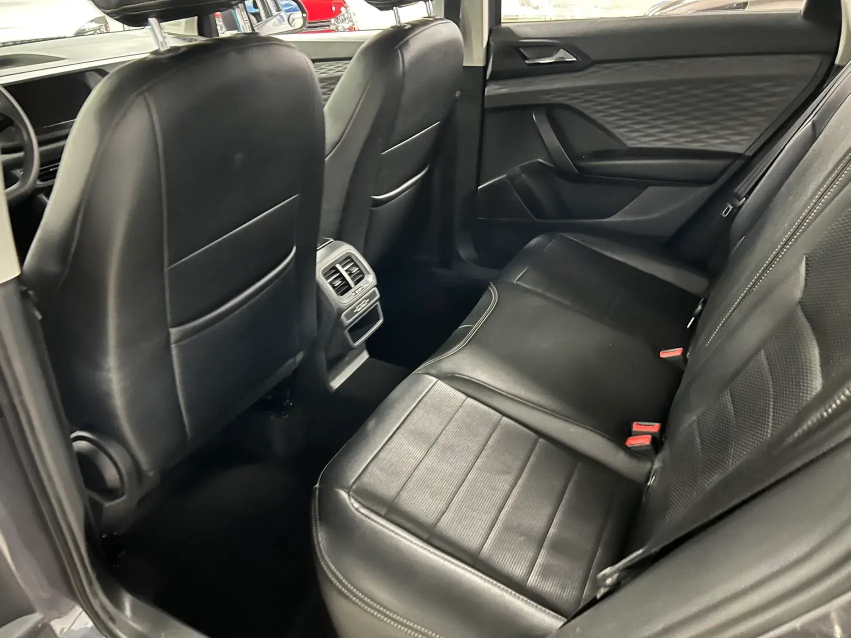 2021 VOLKSWAGEN THARU thumbnail 4