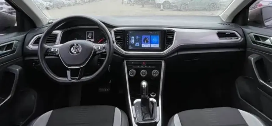 2021 VOLKSWAGEN T-ROC thumbnail 2