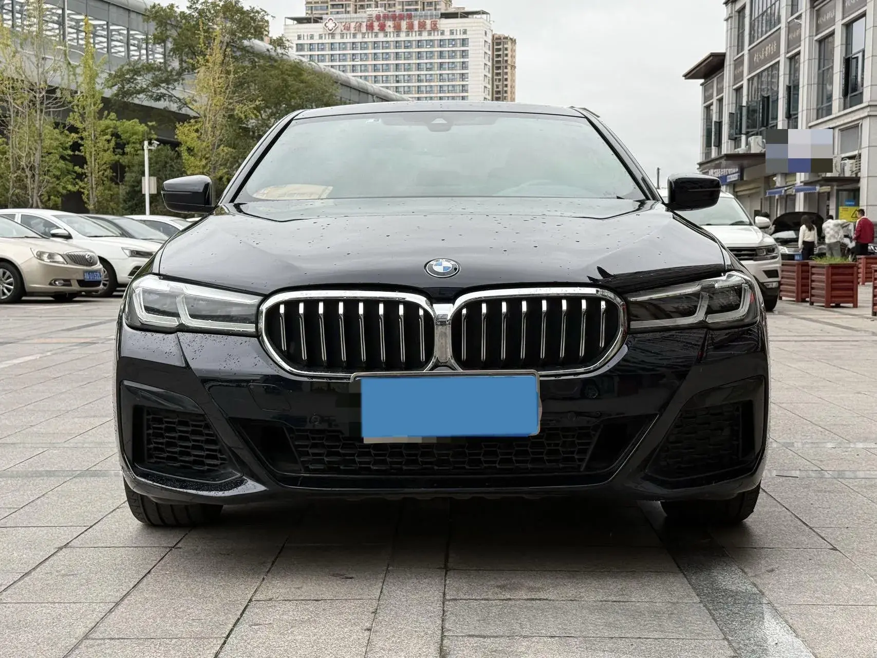 2021 BMW 5 thumbnail 2