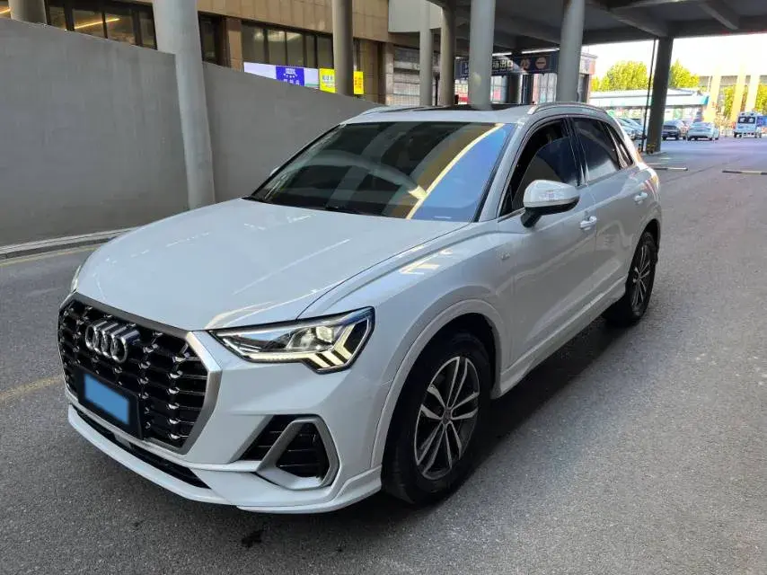 2021 AUDI Q3 view 1