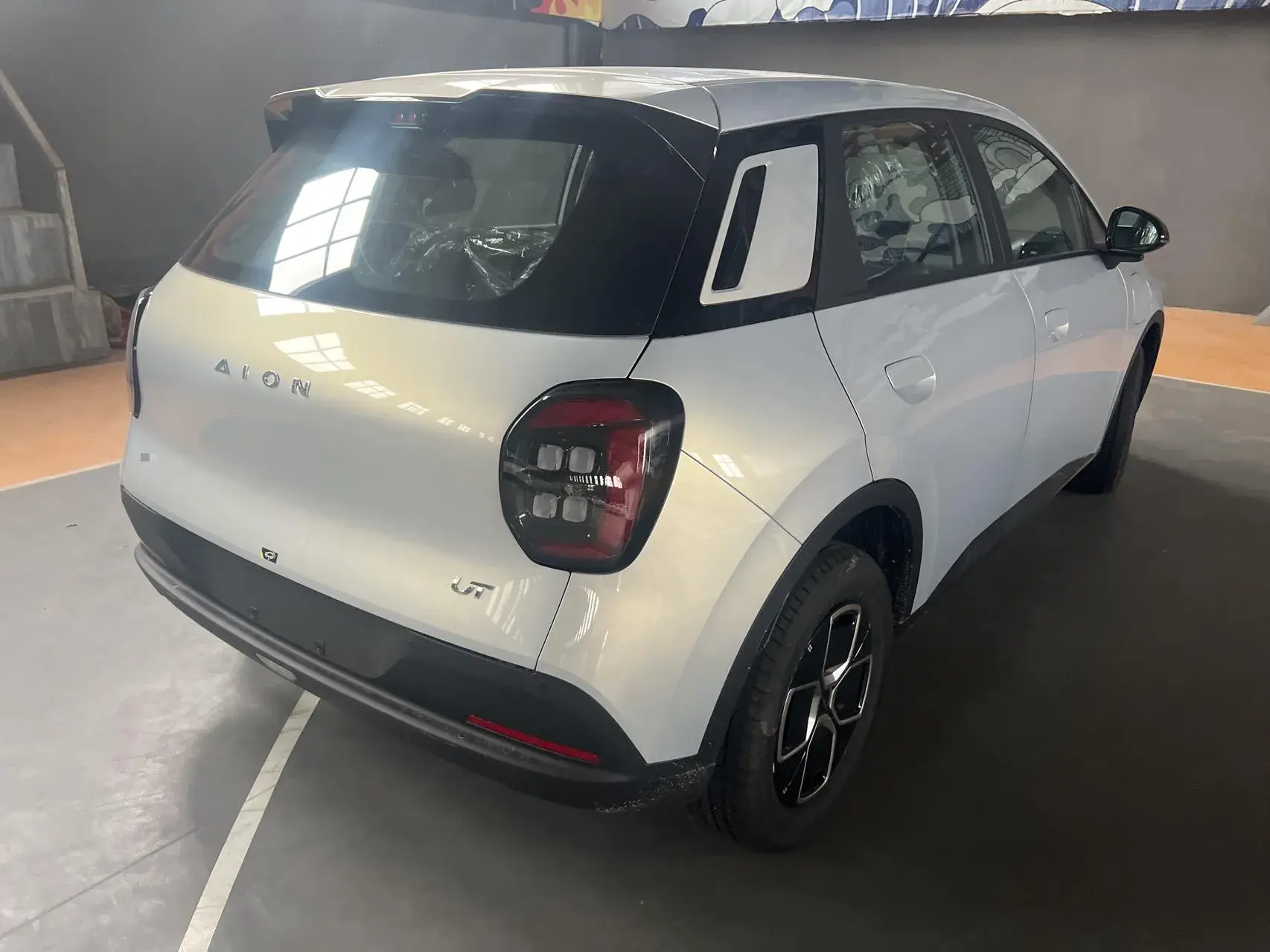 2025 AION AION thumbnail 3