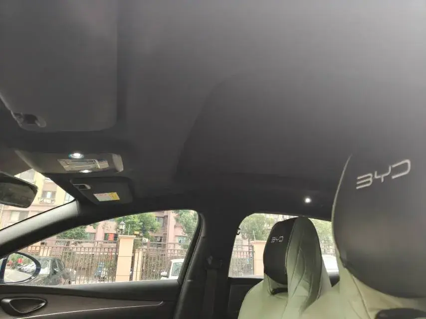 2024 BYD SEAL thumbnail 3