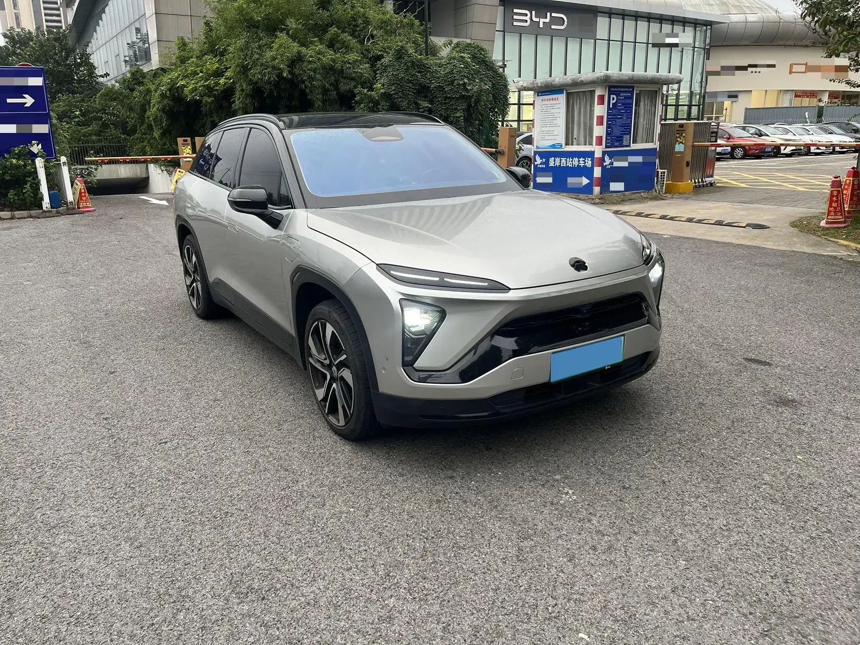 2019 NIO ES6 thumbnail 4