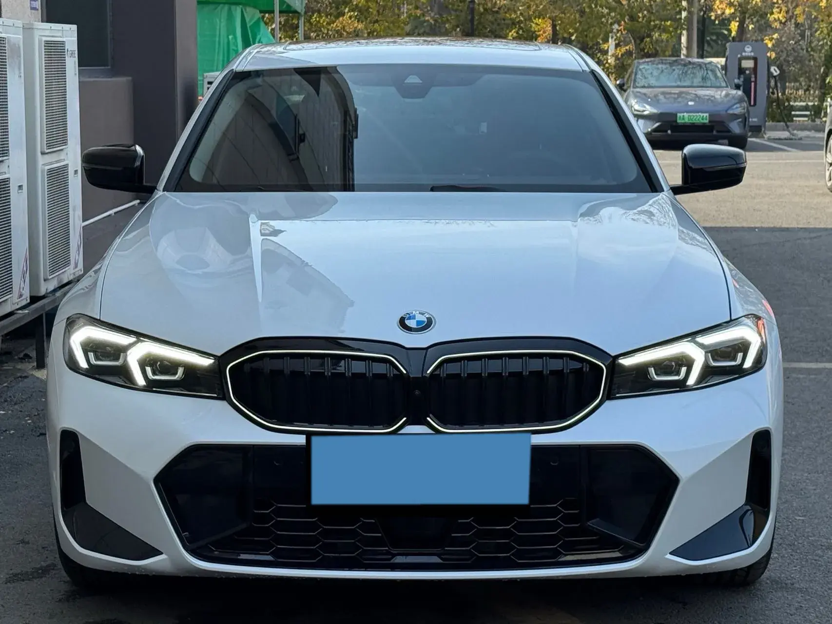 2025 BMW 3 thumbnail 2