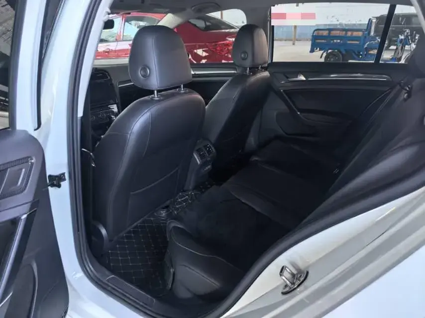 2020 VOLKSWAGEN GOLF thumbnail 4