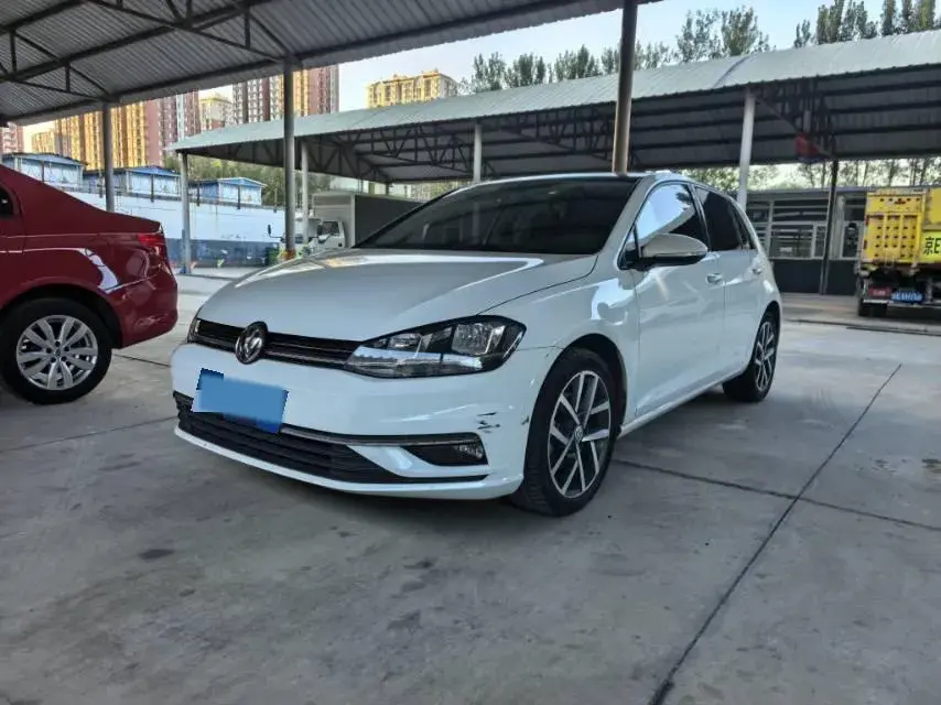 2020 VOLKSWAGEN GOLF view 1