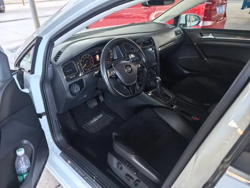 2020 VOLKSWAGEN GOLF thumbnail 3