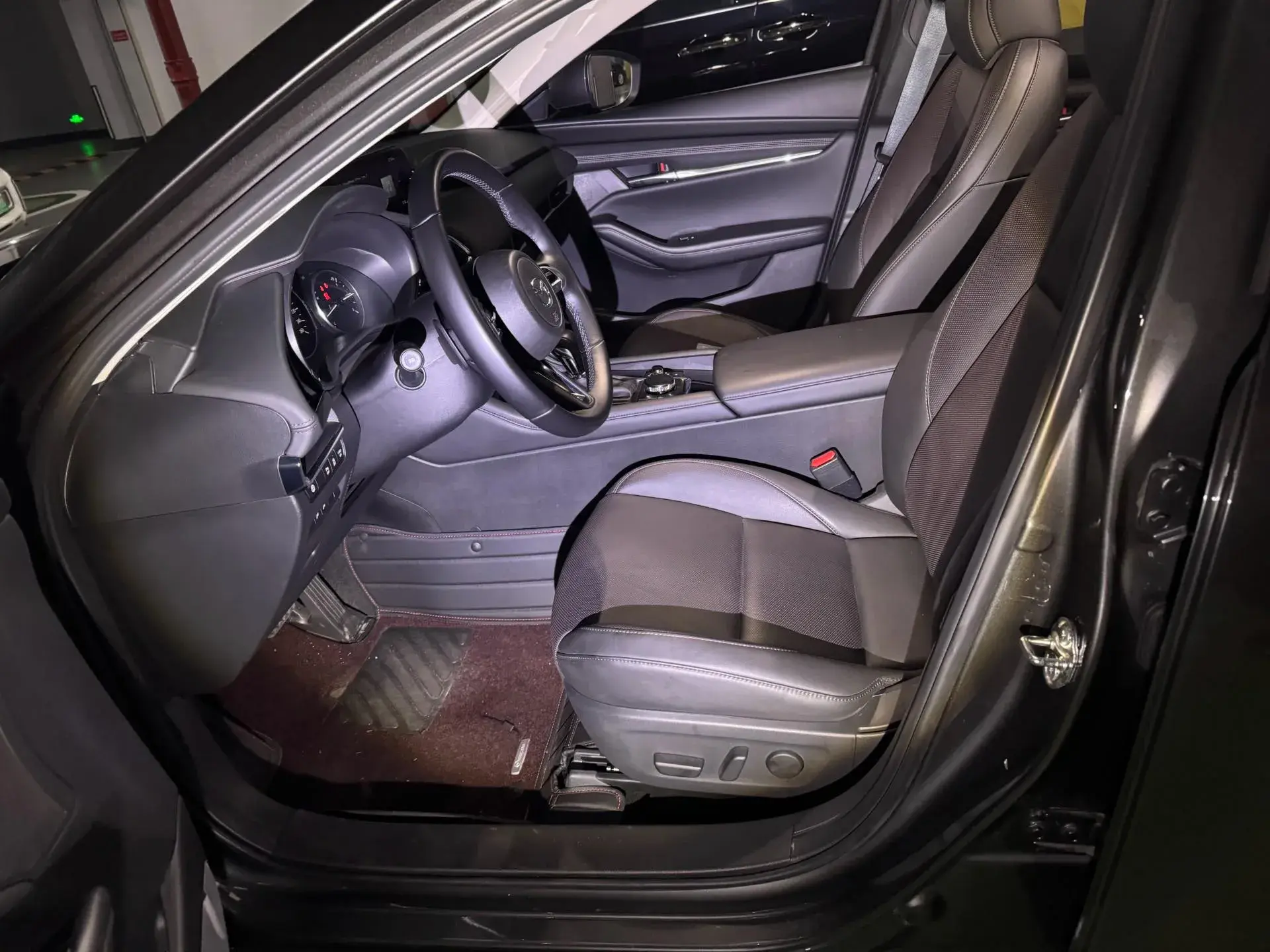 2023 MAZDA 3 thumbnail 4