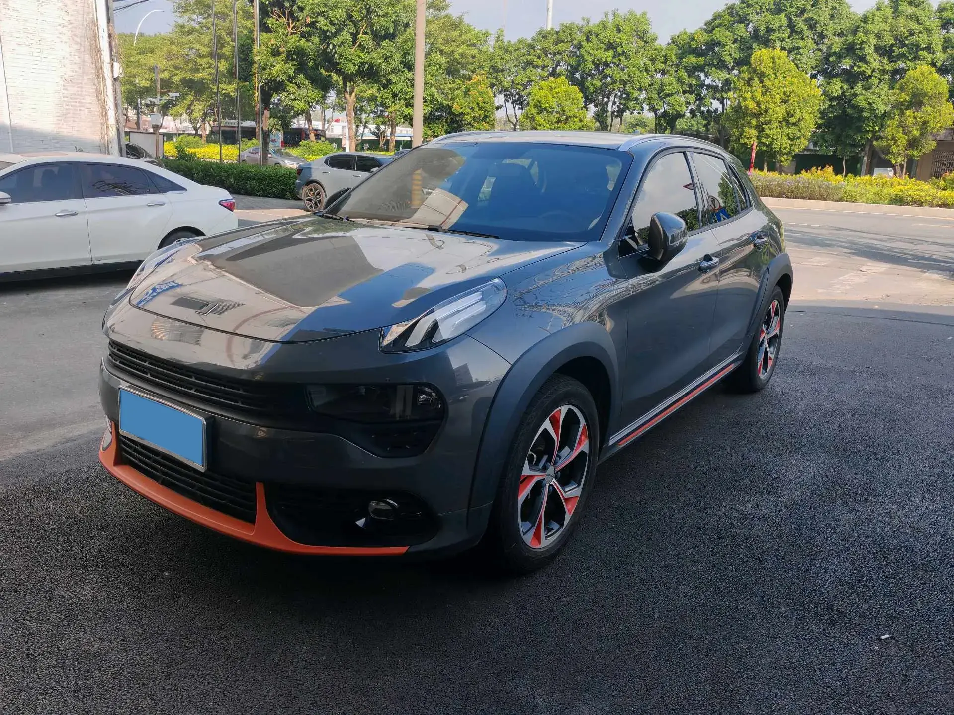 2018 LYNK&CO 02 view 1