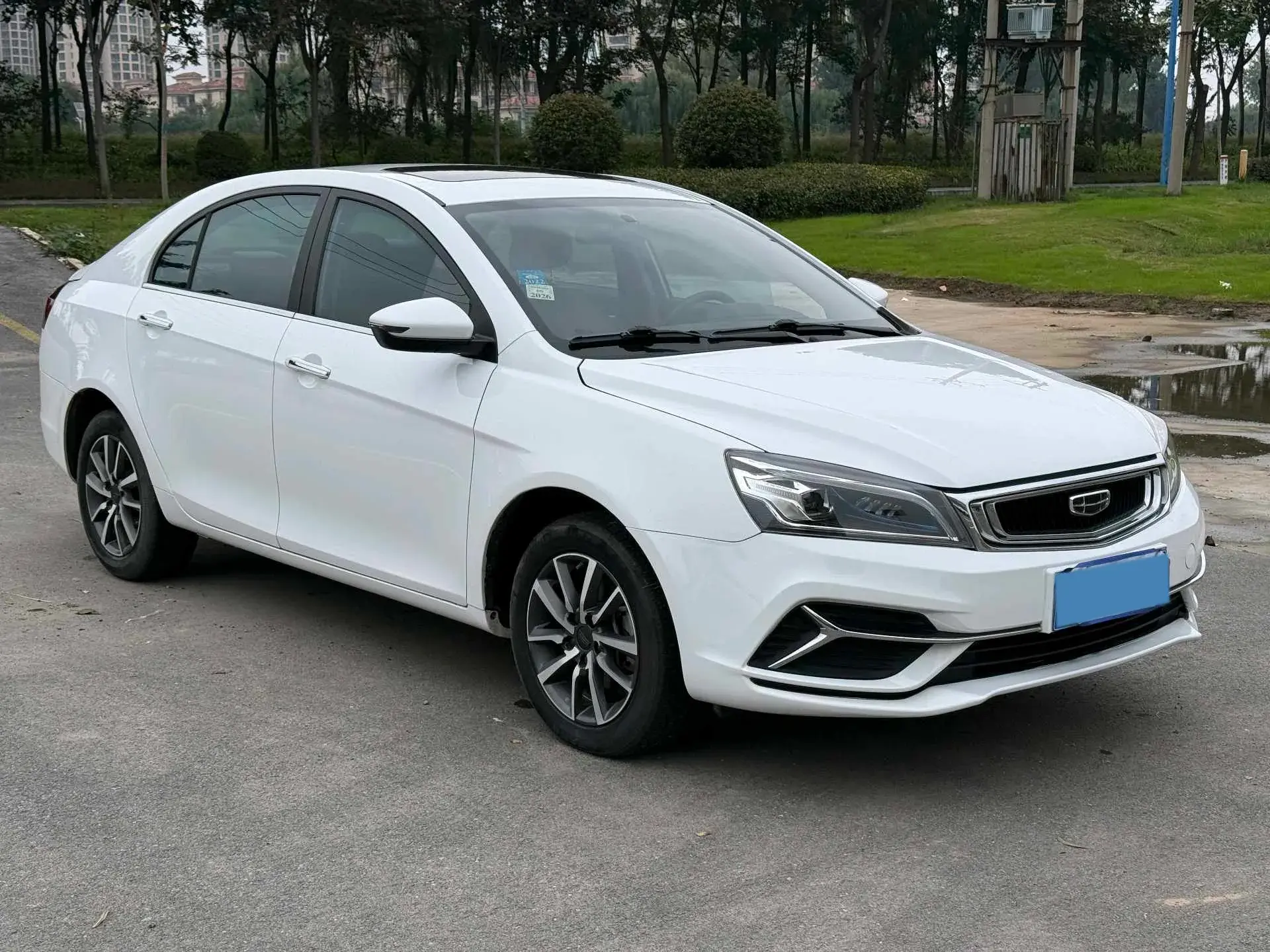 2020 GEELY EMGRAND thumbnail 3