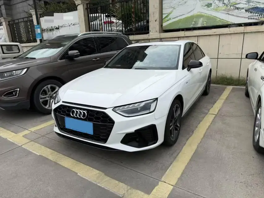 2022 AUDI A4L view 1