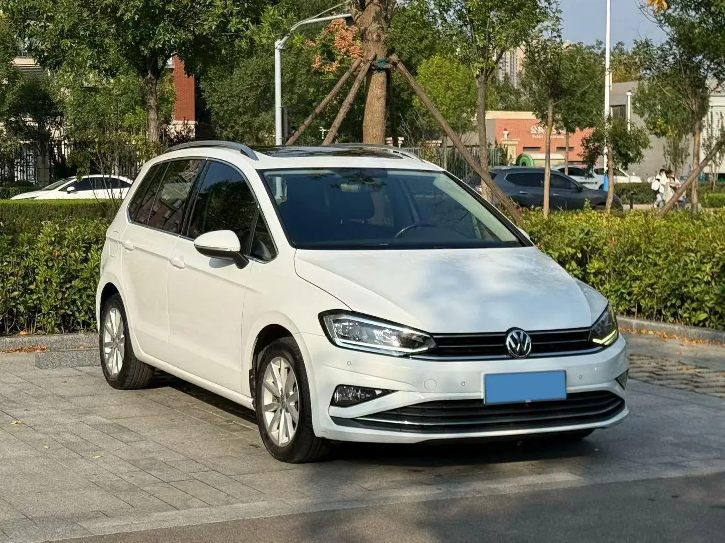 2019 VOLKSWAGEN GOLF thumbnail 3