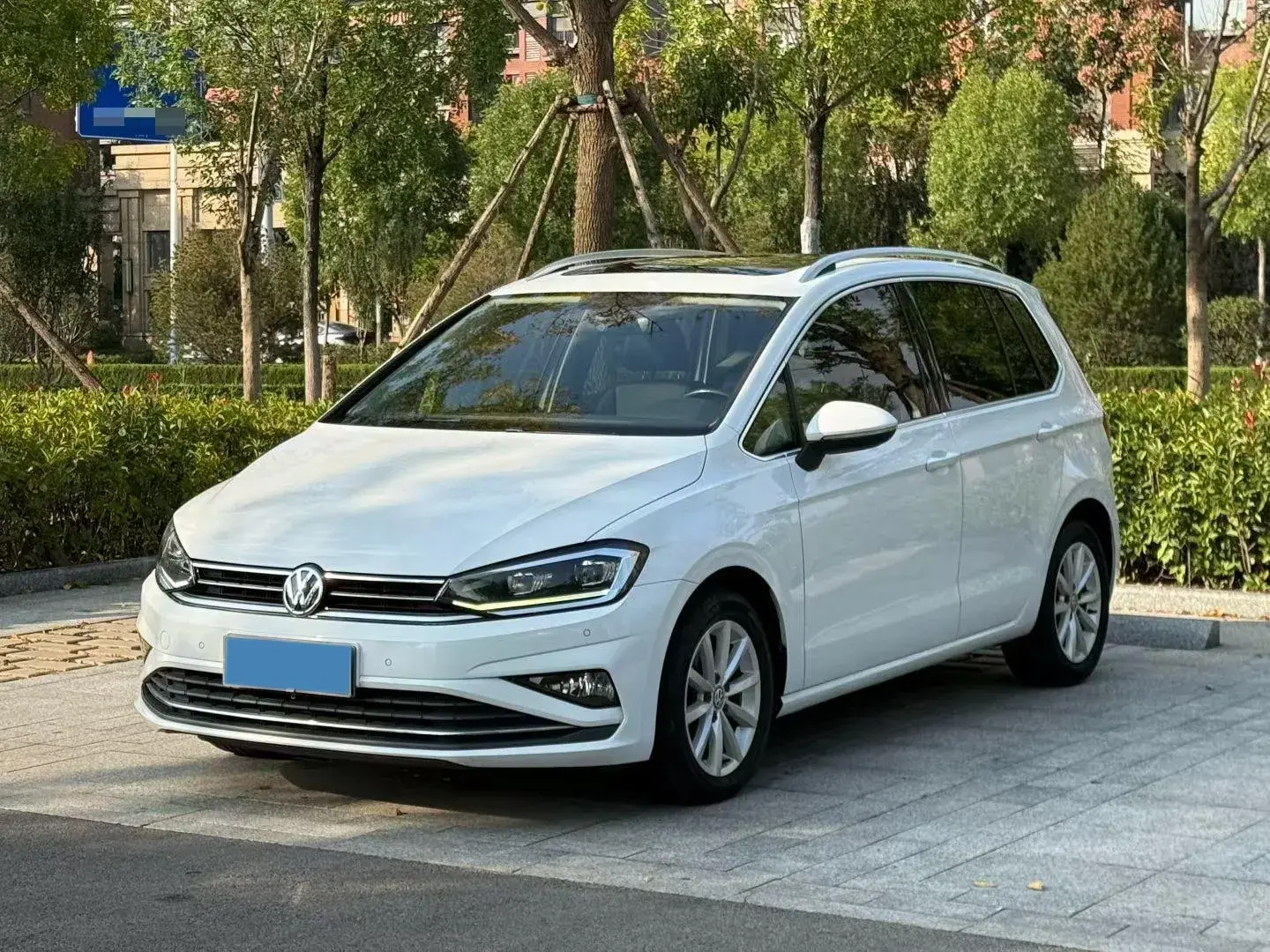 2019 VOLKSWAGEN GOLF view 1