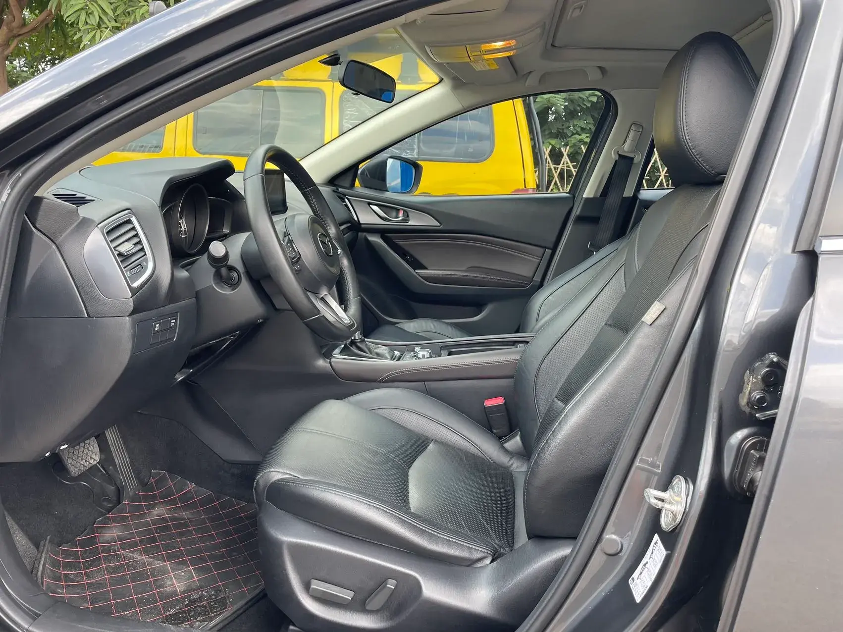 2017 MAZDA 3 thumbnail 4