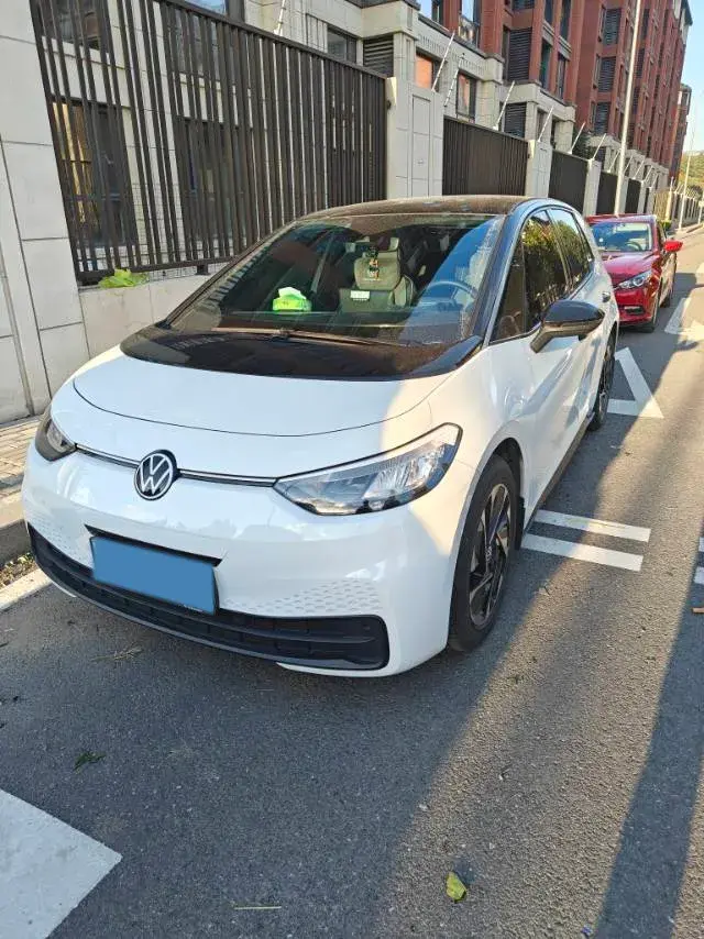 2025 VOLKSWAGEN ID.3 view 1