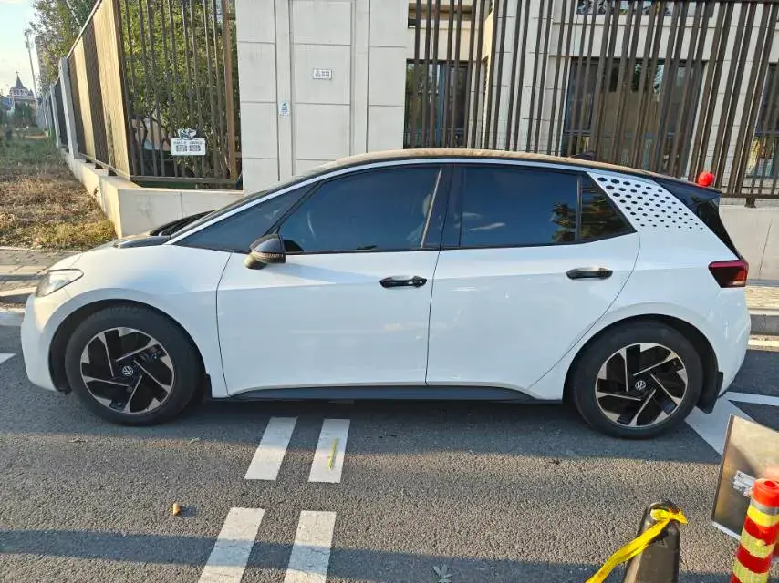 2025 VOLKSWAGEN ID.3 thumbnail 3