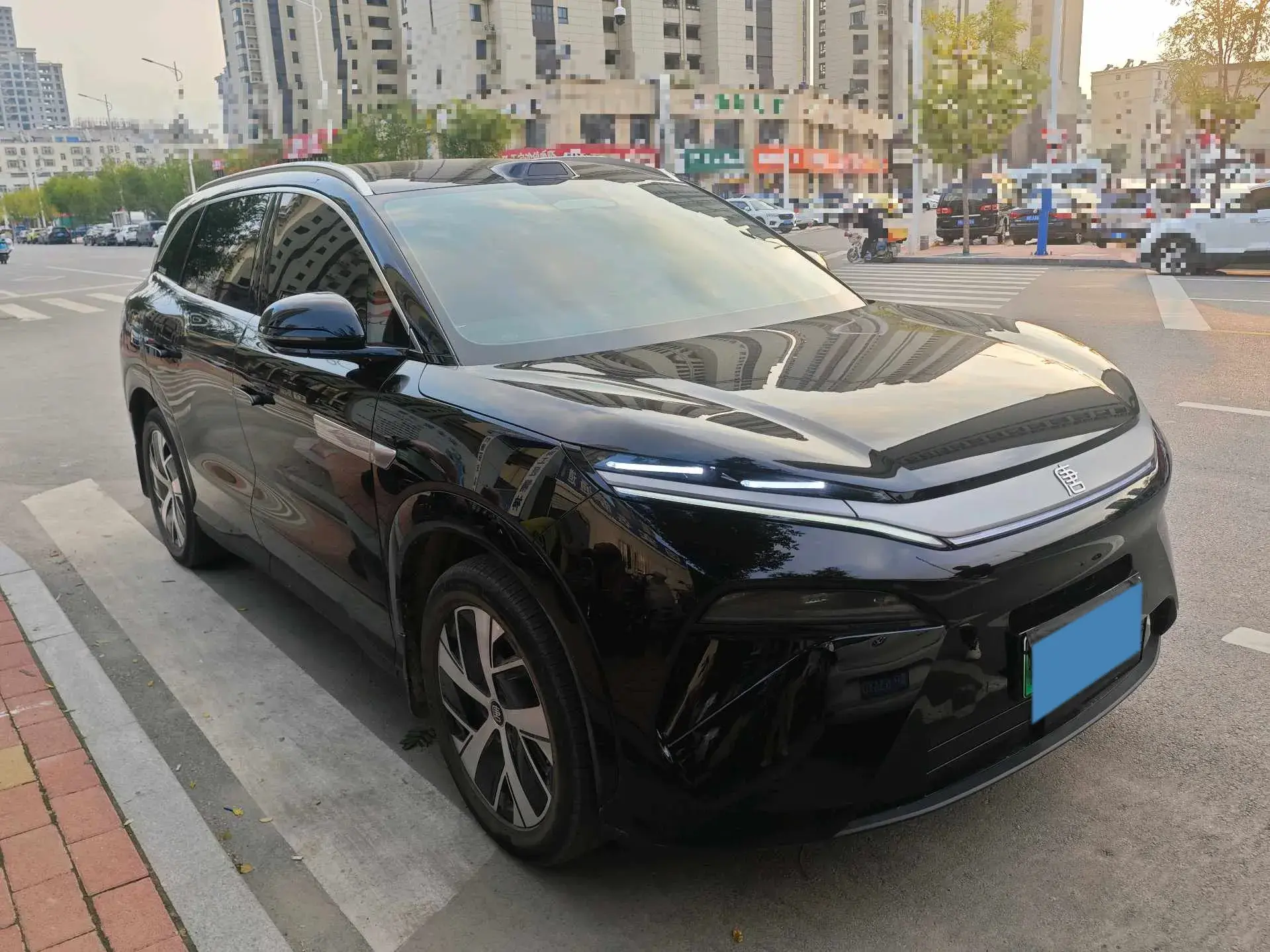 2025 BYD TANGL thumbnail 3