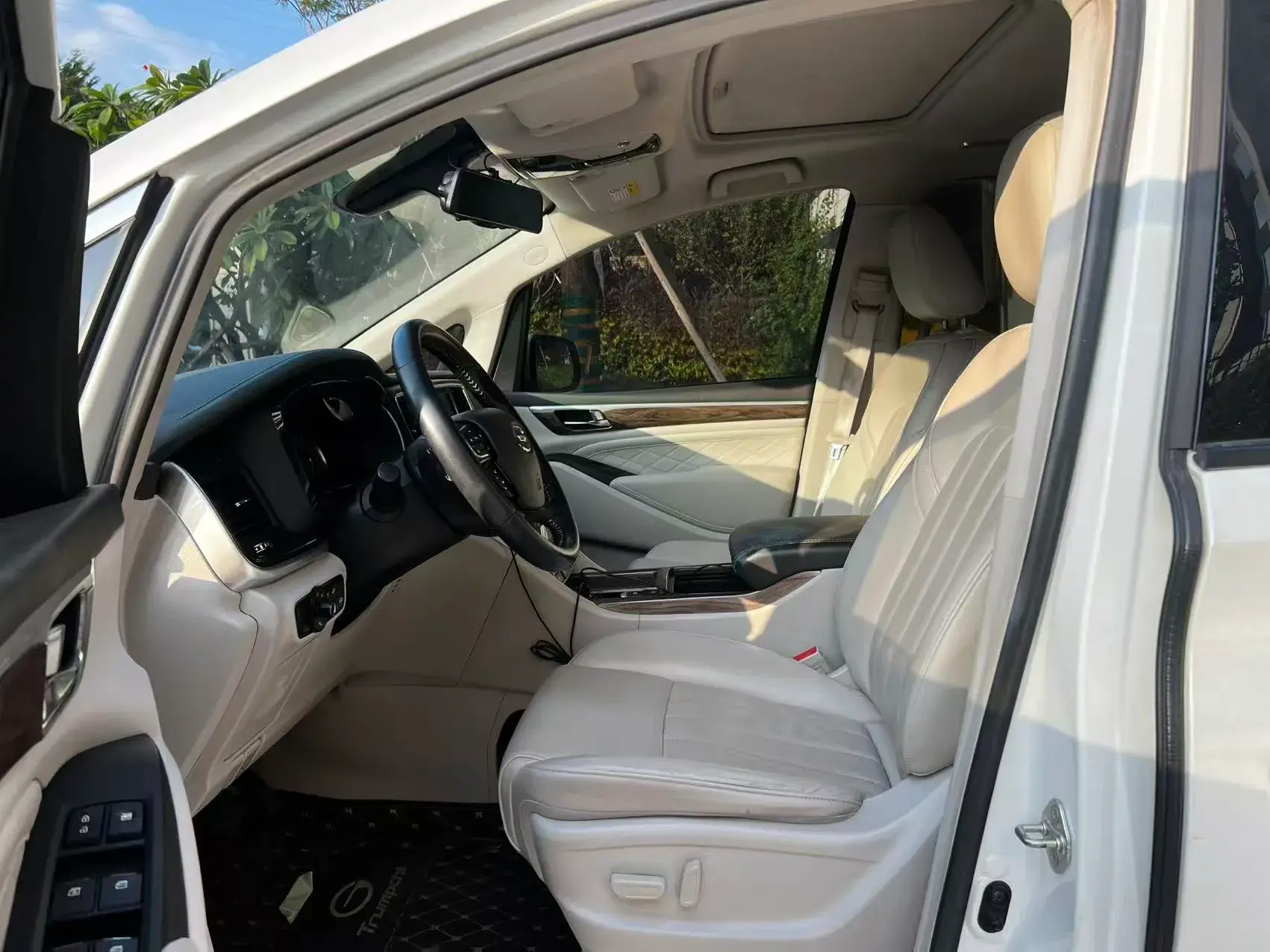 2021 GAC TRUMPCHI thumbnail 3