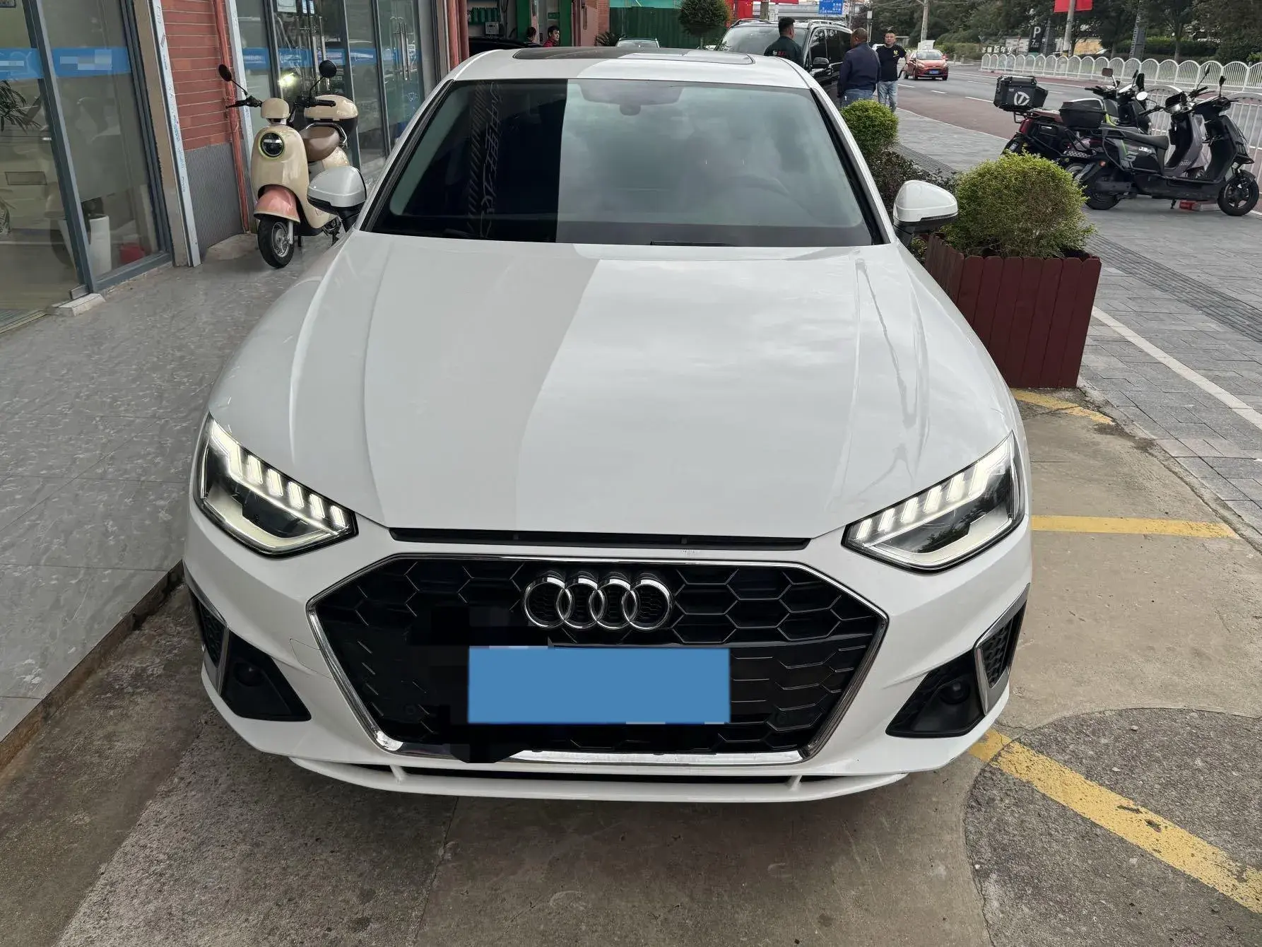 2020 AUDI A4L thumbnail 2