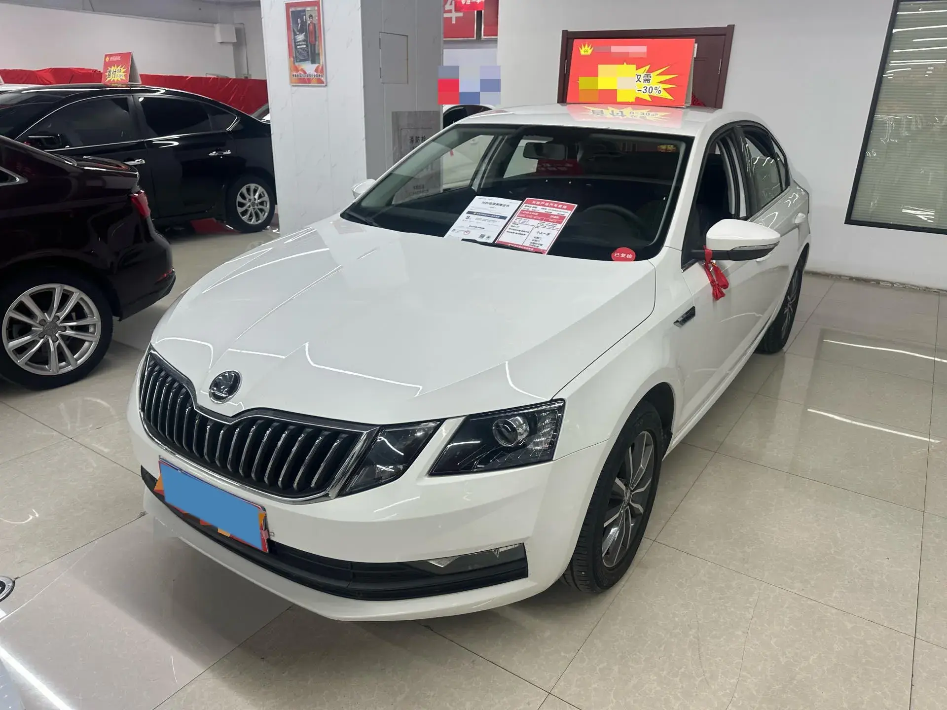 2019 SKODA OCTAVIA view 1