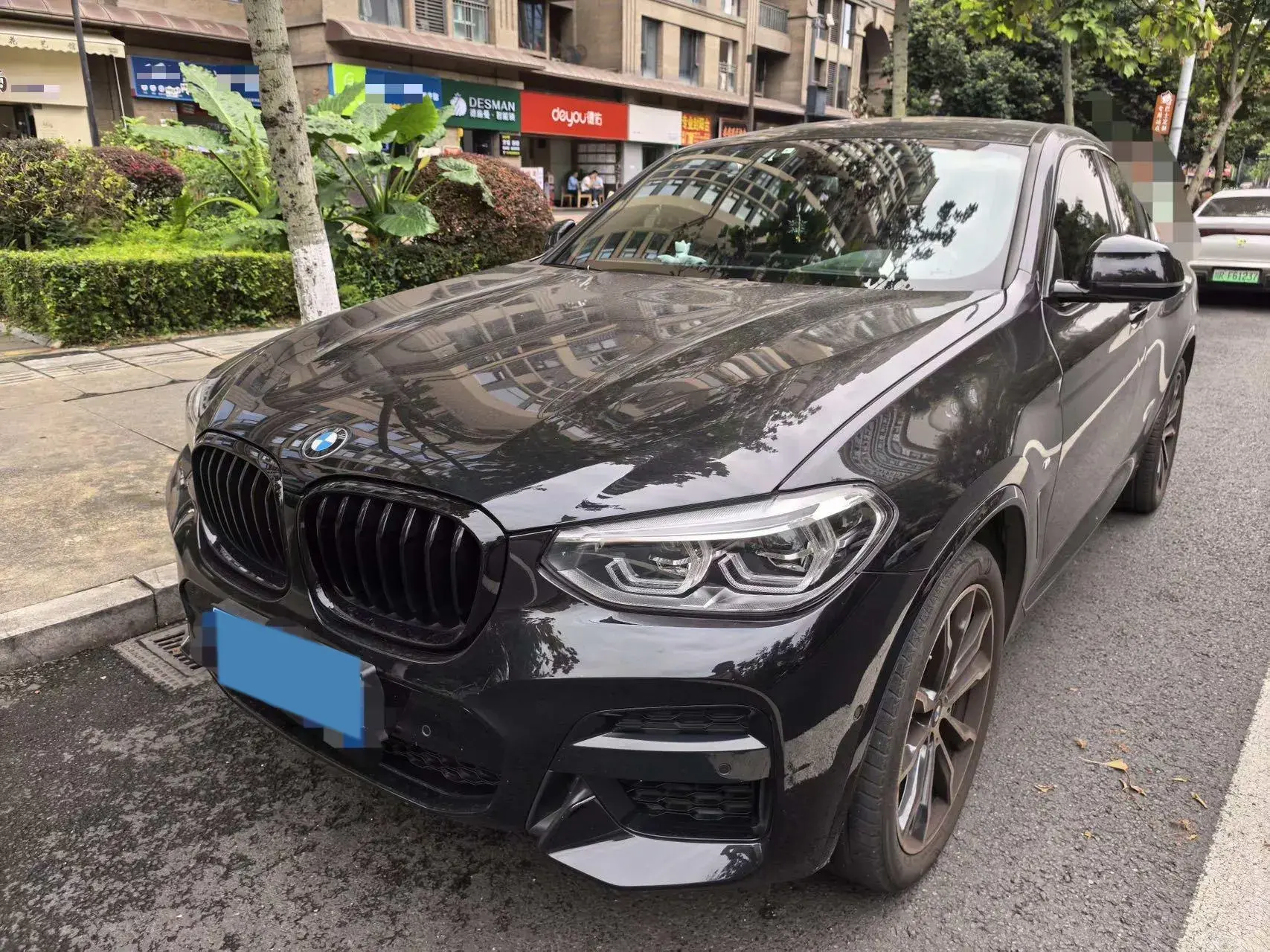 2020 BMW X4 view 1