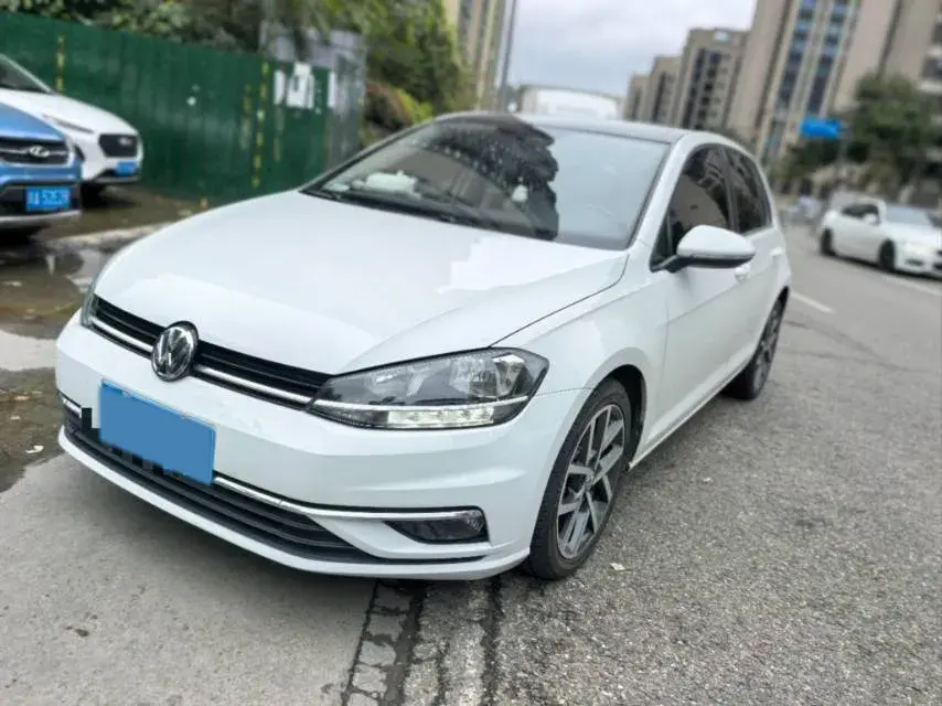 2019 VOLKSWAGEN GOLF view 1