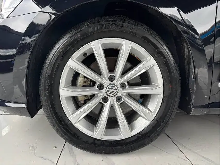 2017 VOLKSWAGEN PASSAT thumbnail 4