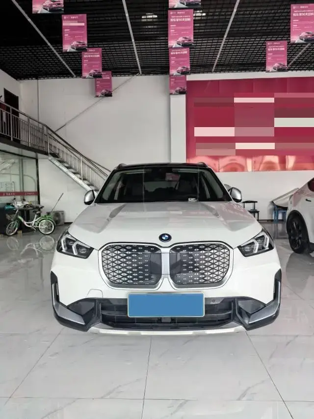 2023 BMW IX1 thumbnail 2