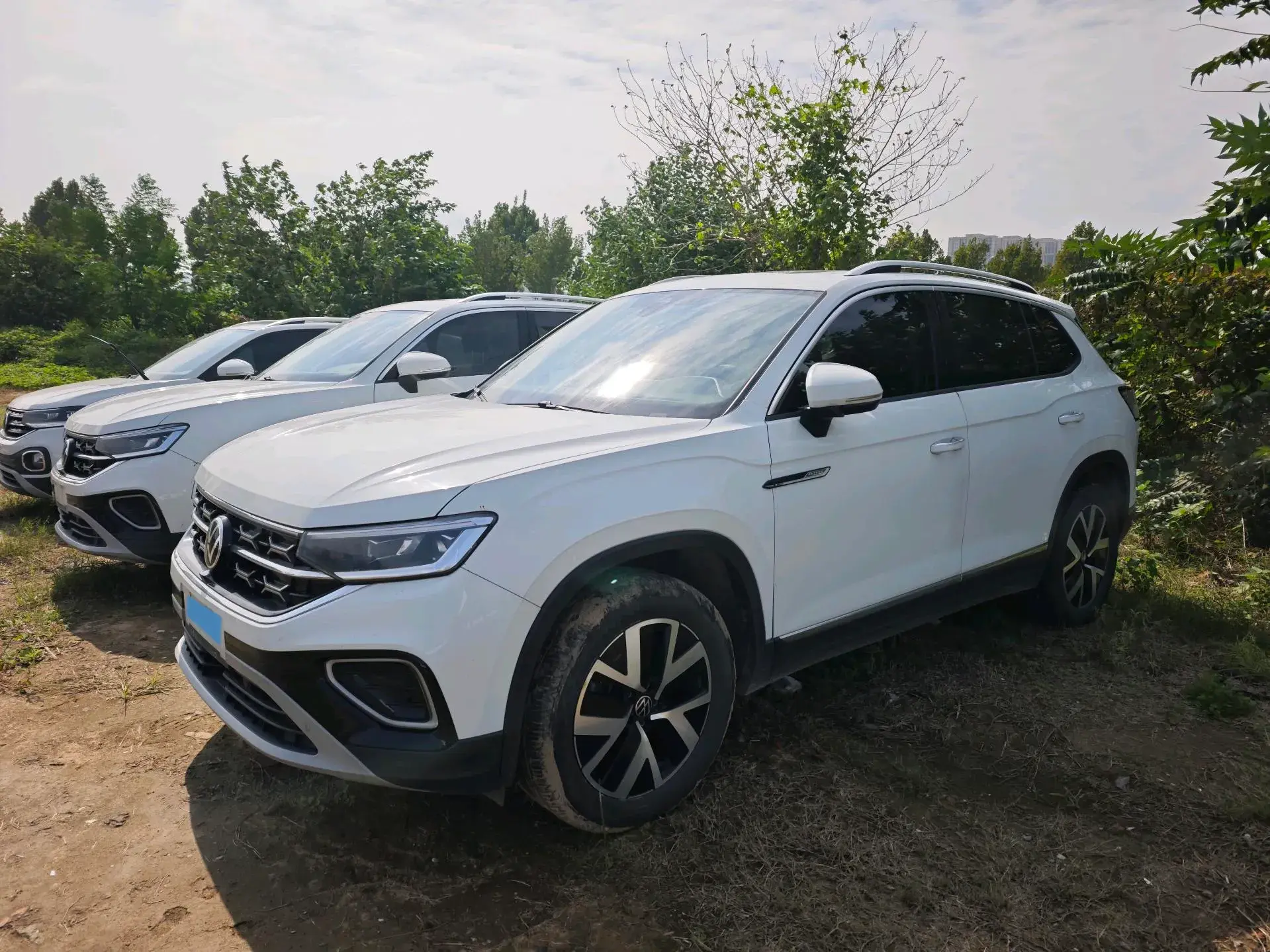 2023 VOLKSWAGEN TAYRON view 1