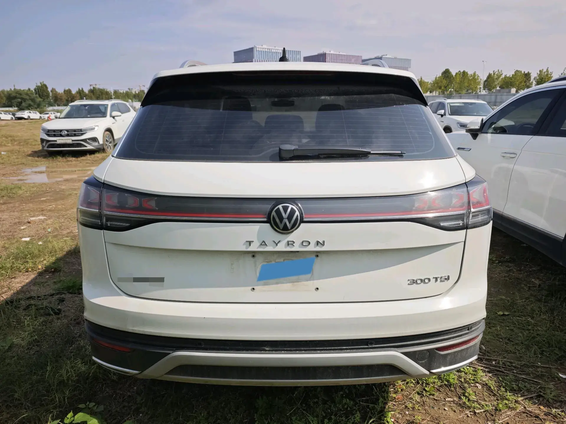 2023 VOLKSWAGEN TAYRON thumbnail 4