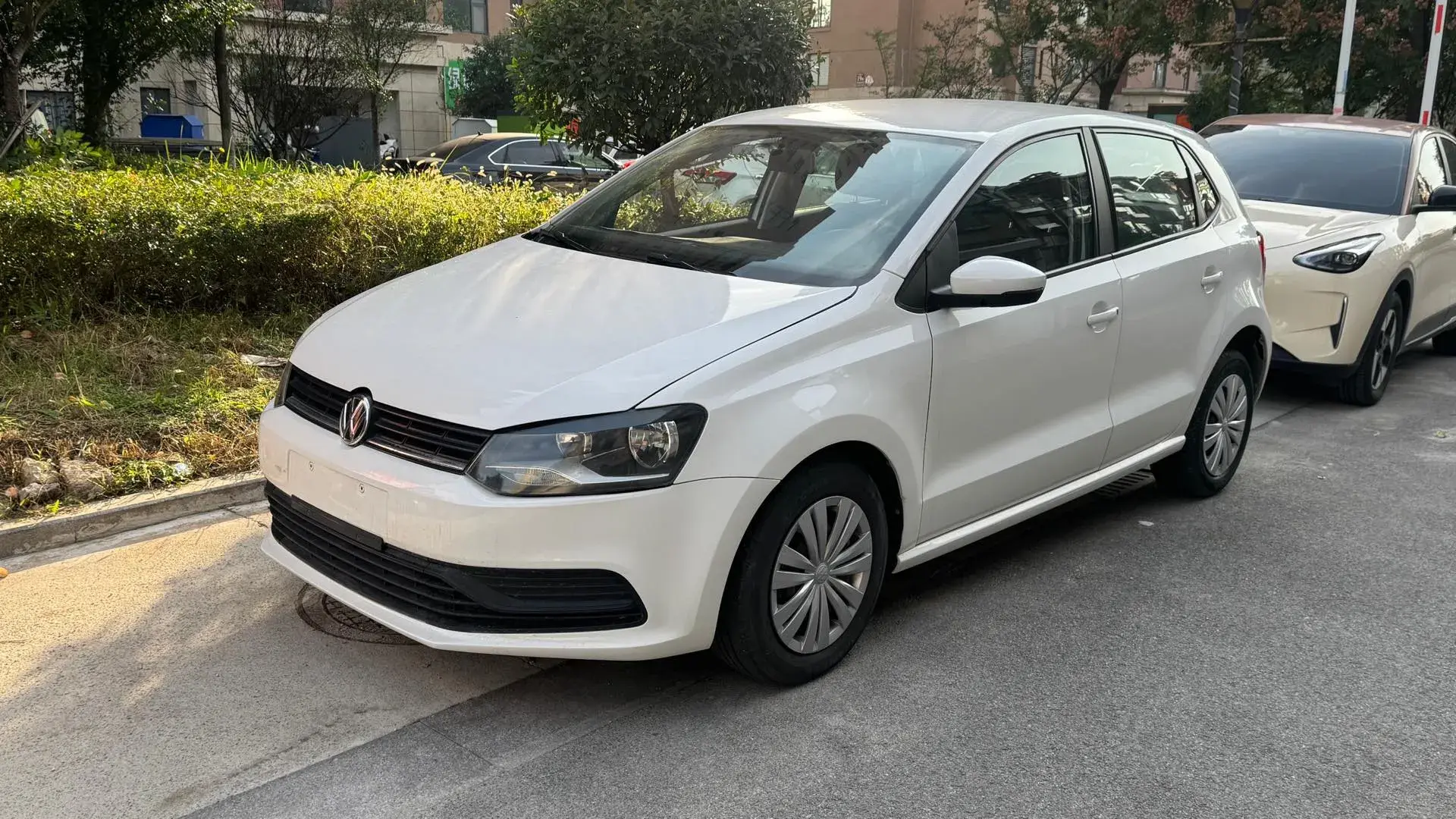 2018 VOLKSWAGEN POLO view 1