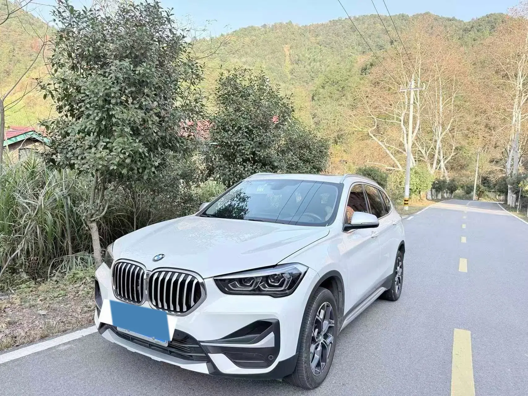 2022 BMW X1 view 1