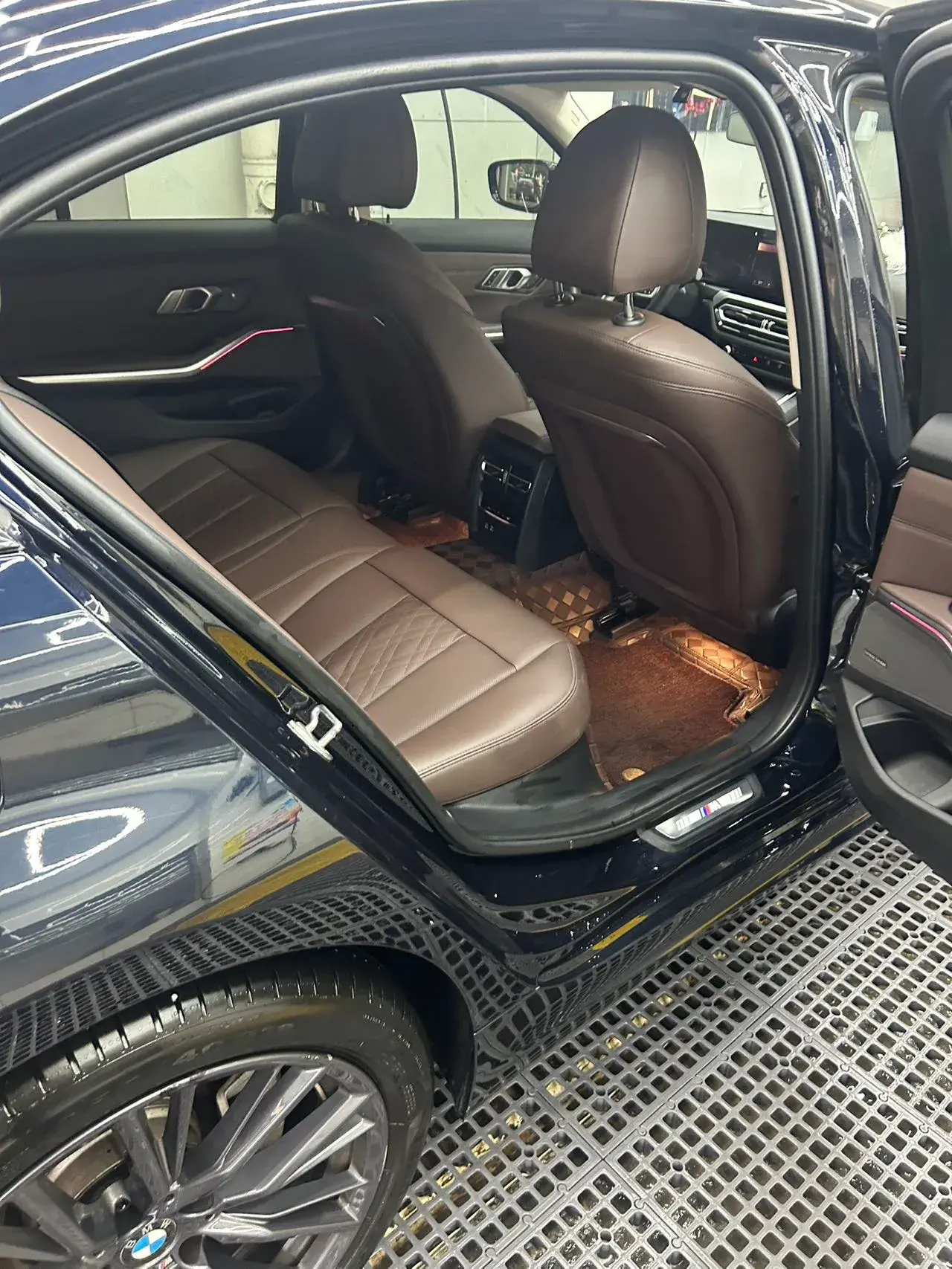 2023 BMW 3 thumbnail 4