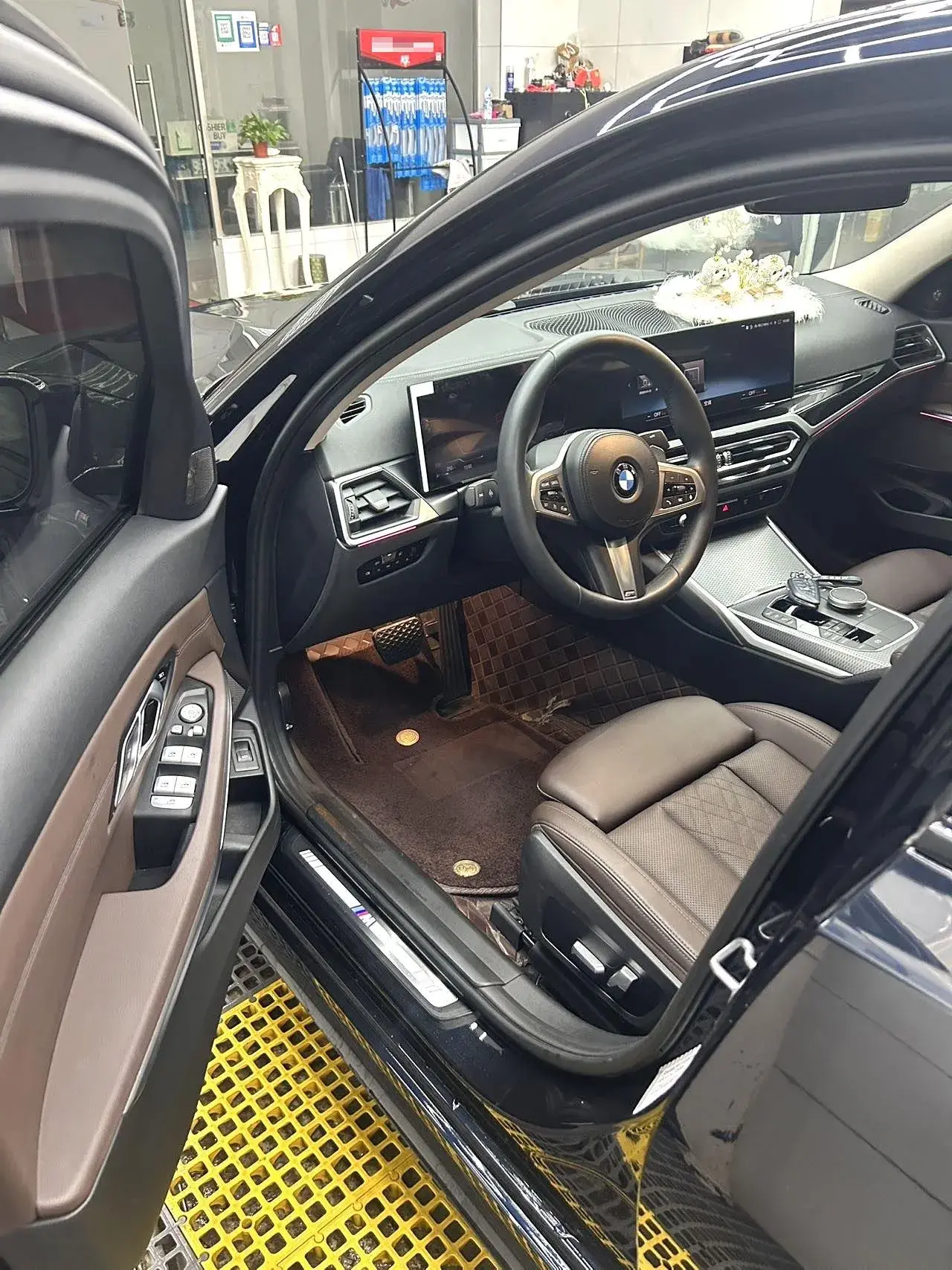 2023 BMW 3 thumbnail 2