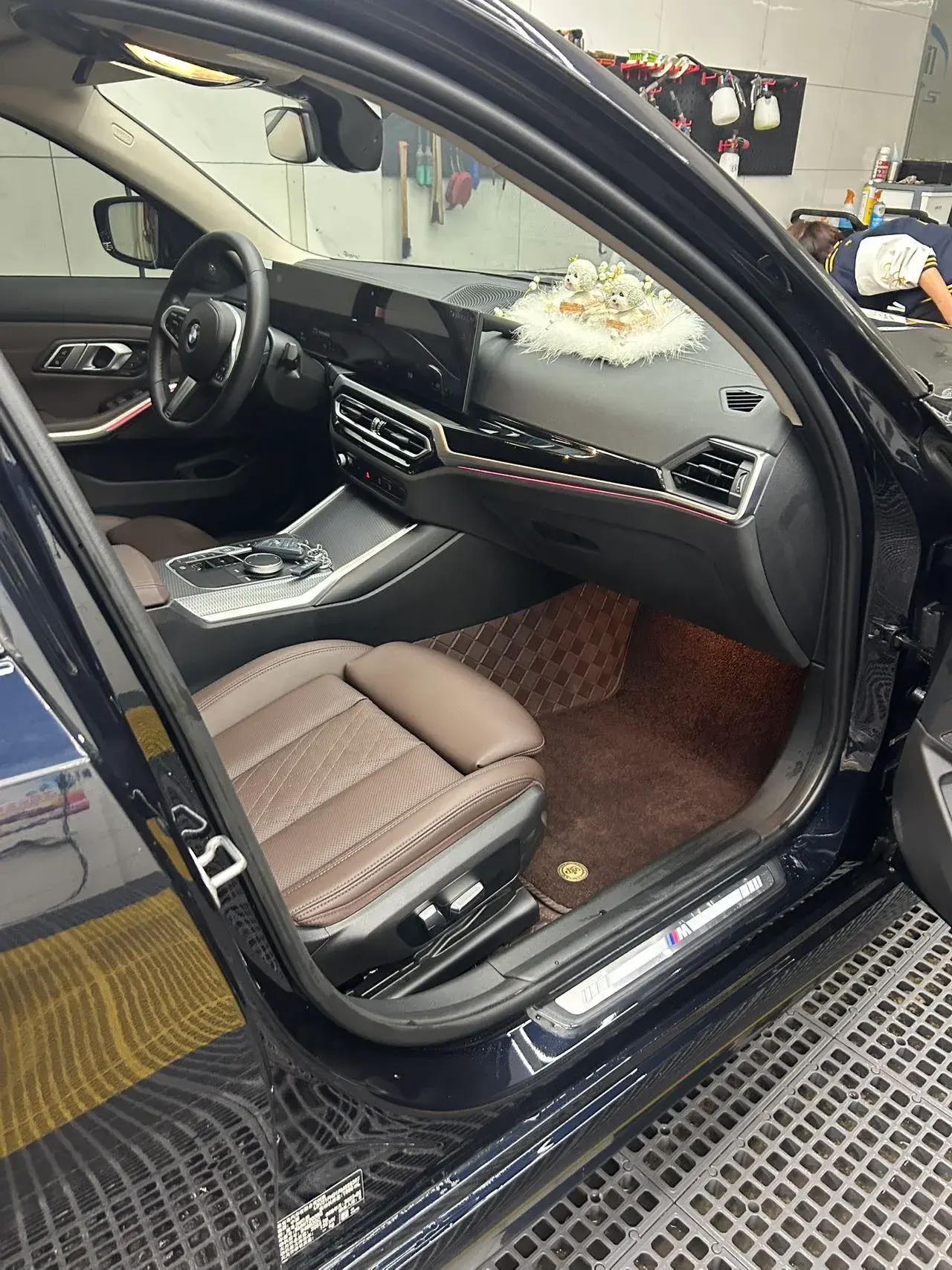 2023 BMW 3 thumbnail 3