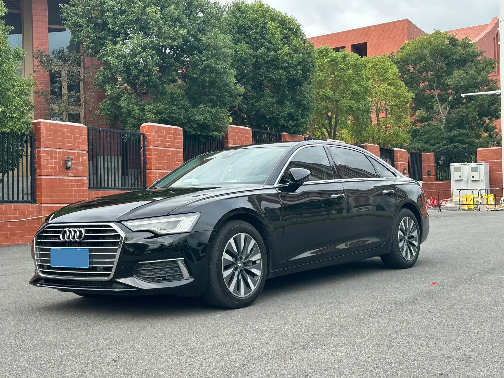 2020 AUDI A6L view 1