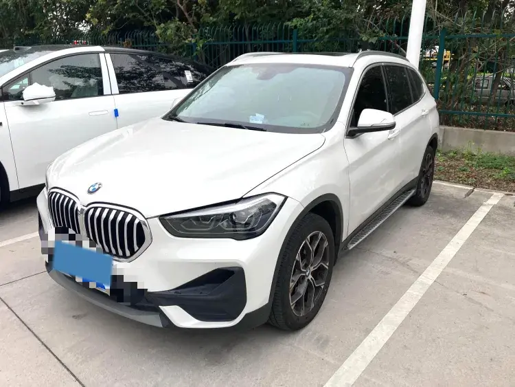 2020 BMW X1 view 1