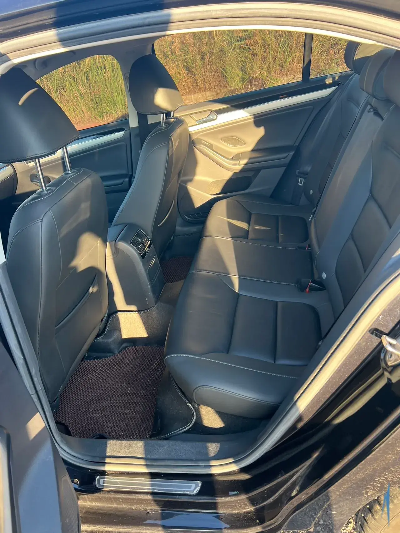 2018 VOLKSWAGEN SAGITAR thumbnail 4