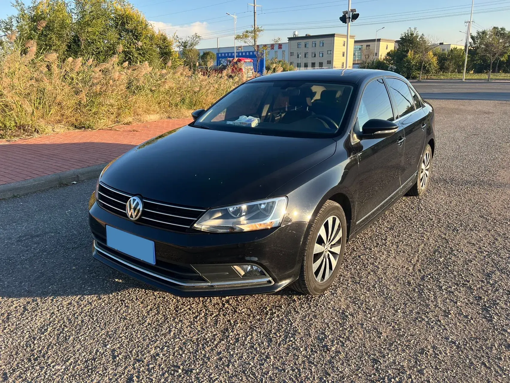 2018 VOLKSWAGEN SAGITAR view 1