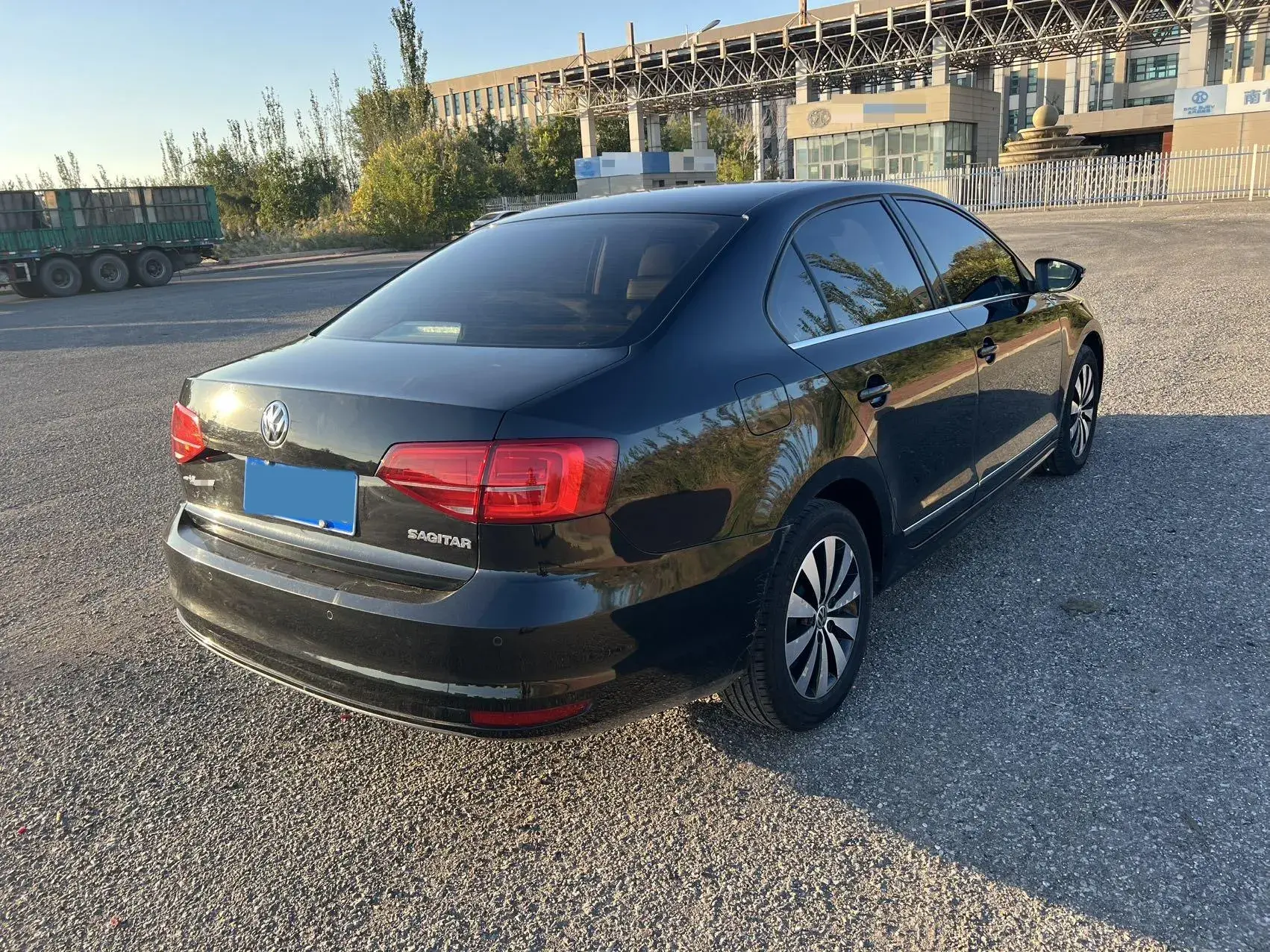 2018 VOLKSWAGEN SAGITAR thumbnail 2