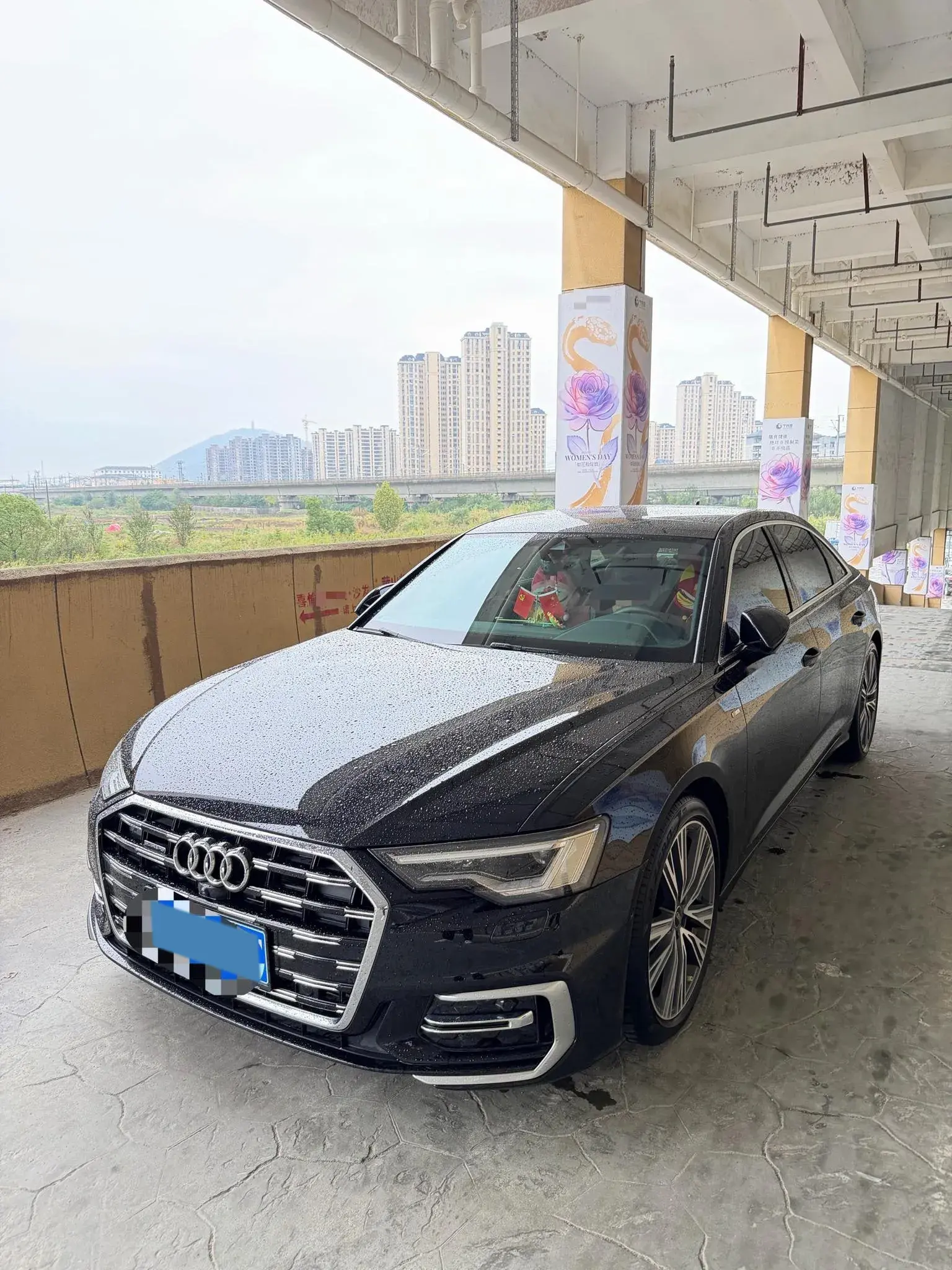 2023 AUDI A6L view 1