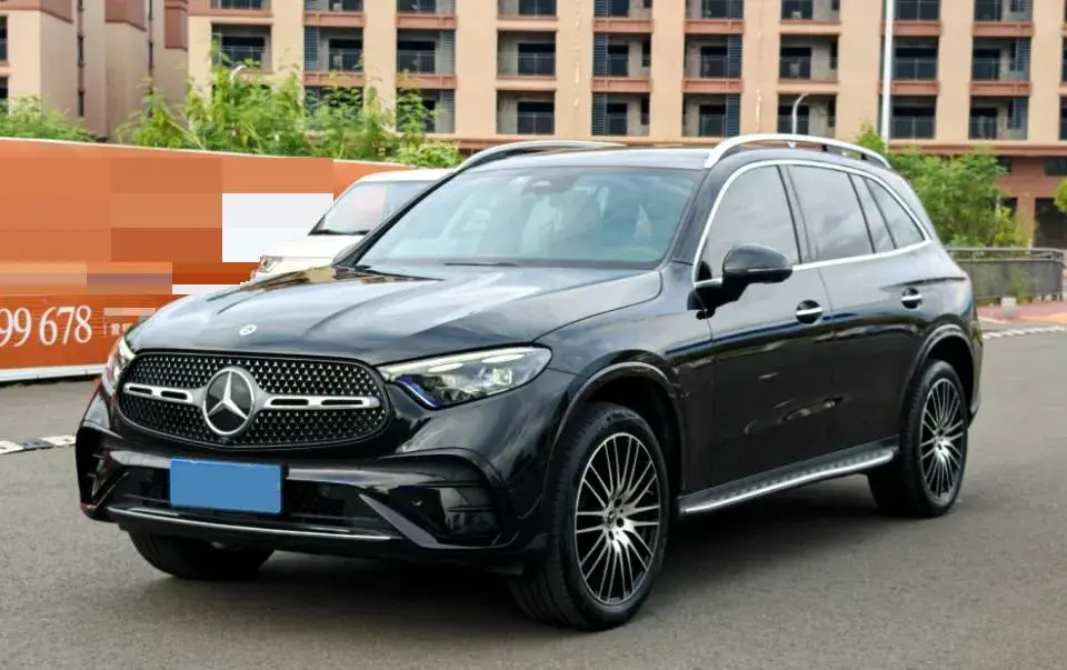 2023 MERCEDES-BENZ GLC view 1