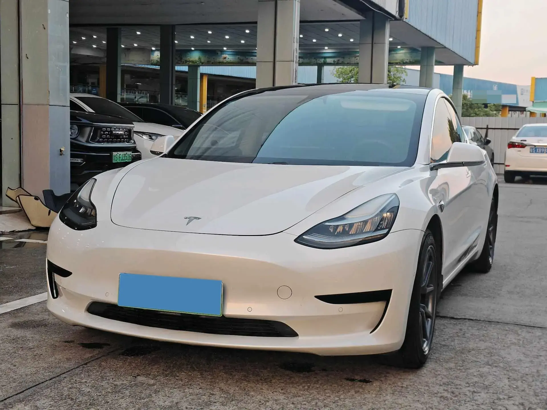 2019 TESLA MODEL view 1