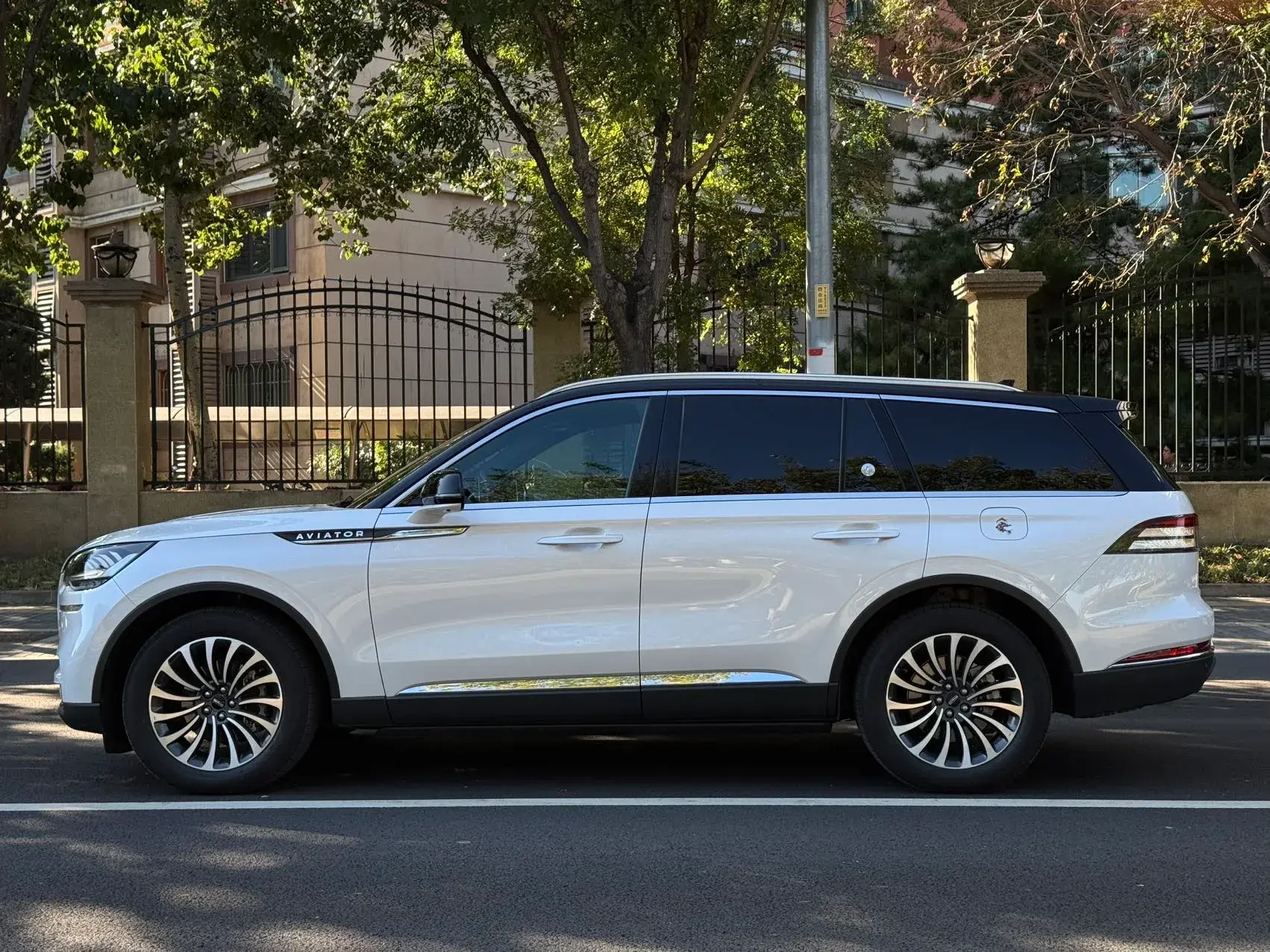 2021 LINCOLN AVIATOR thumbnail 2