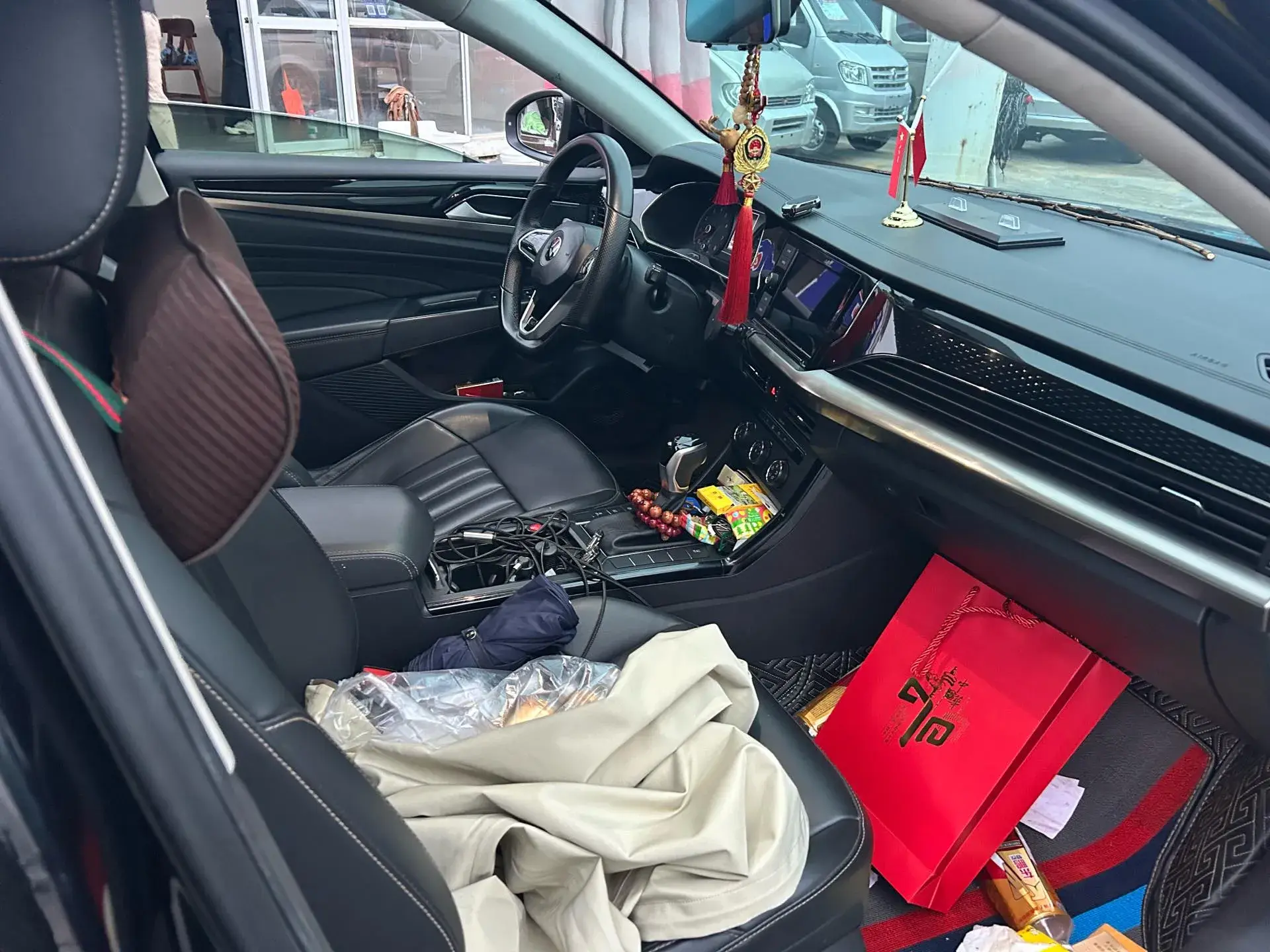 2019 VOLKSWAGEN PASSAT thumbnail 3